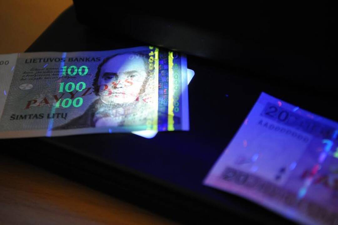 Vilniečių akims – trys milijonai litų, šarvuočiai ir lito kelias 