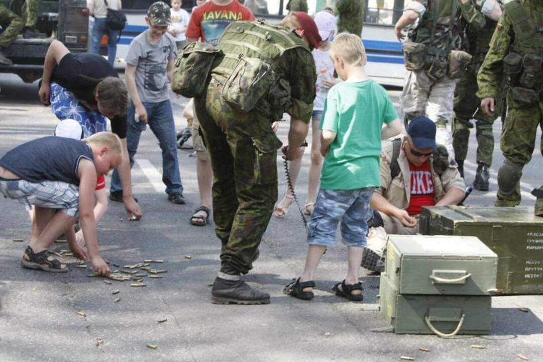 Karinės technikos gaudesys įvarė baimės klaipėdiečiams