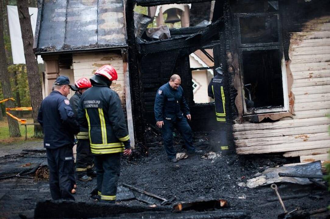 Kulautuvos bažnyčią suniokojo ugnis, įtariamas padegimas