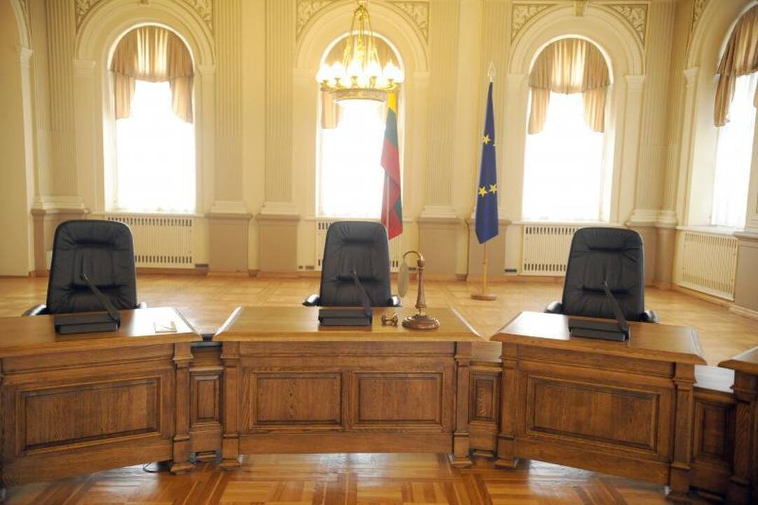 Vilniečių akims – trys milijonai litų, šarvuočiai ir lito kelias 