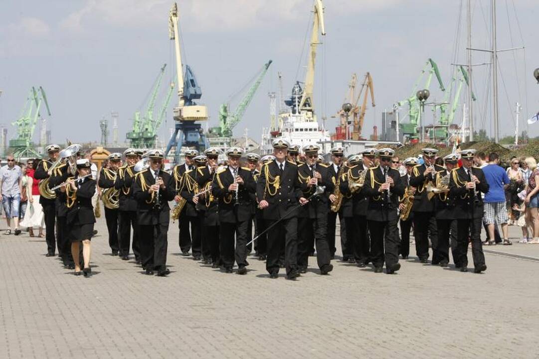 Uostamiestyje krikštynų ceremonija: moterys šventino laivus 