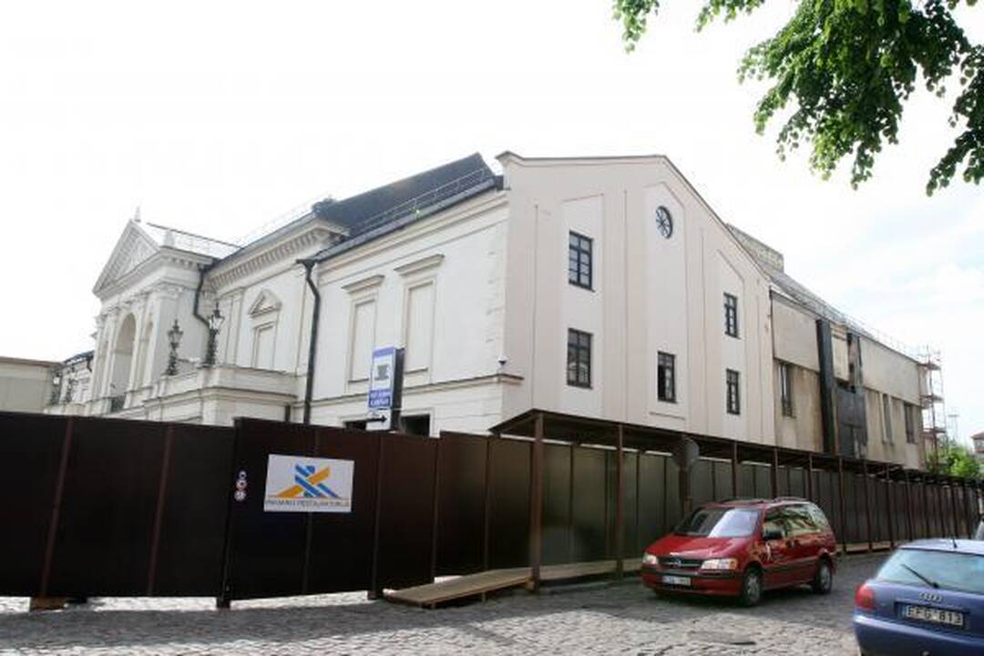 Dramos teatras neteko stogo