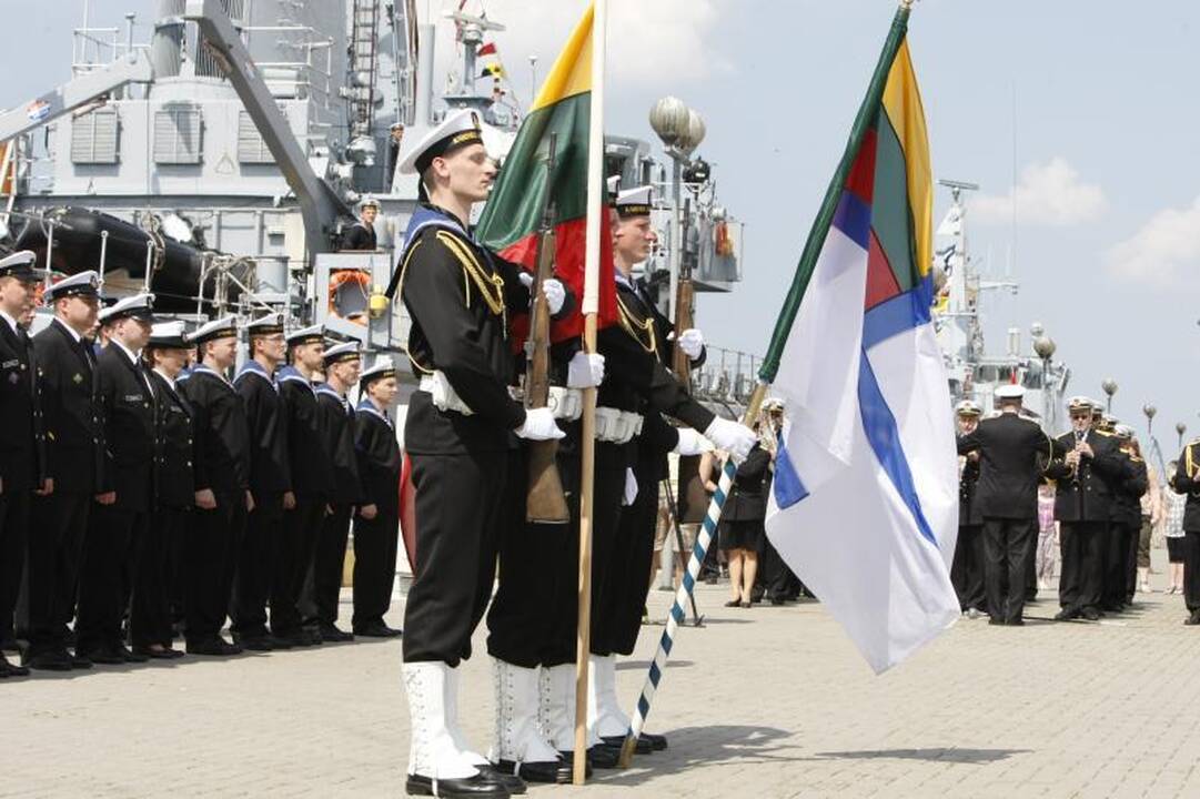 Uostamiestyje krikštynų ceremonija: moterys šventino laivus 