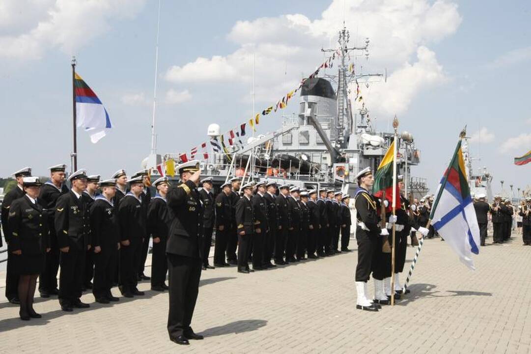 Uostamiestyje krikštynų ceremonija: moterys šventino laivus 