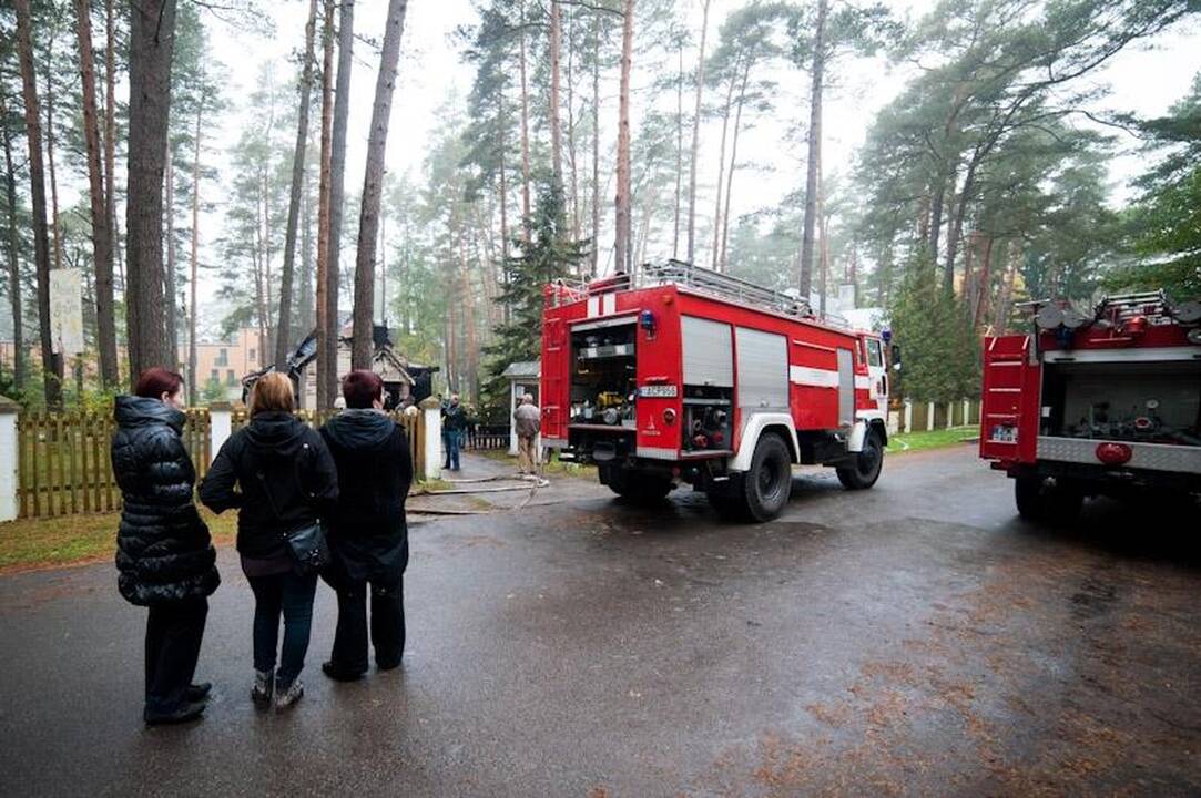 Kulautuvos bažnyčią suniokojo ugnis, įtariamas padegimas