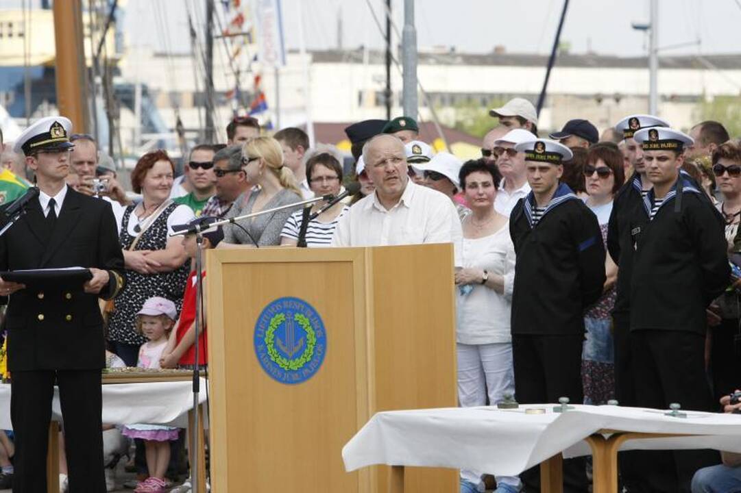 Uostamiestyje krikštynų ceremonija: moterys šventino laivus 