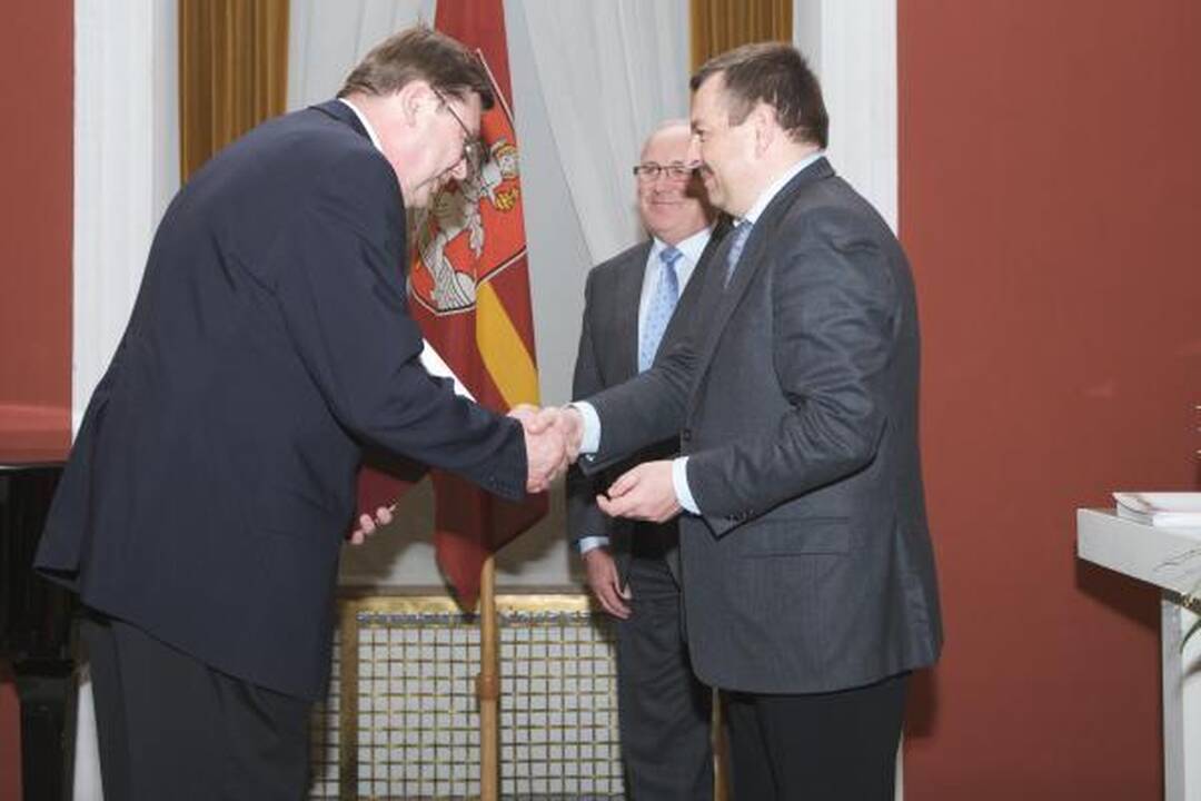 Danės upė nusidažė žaliai