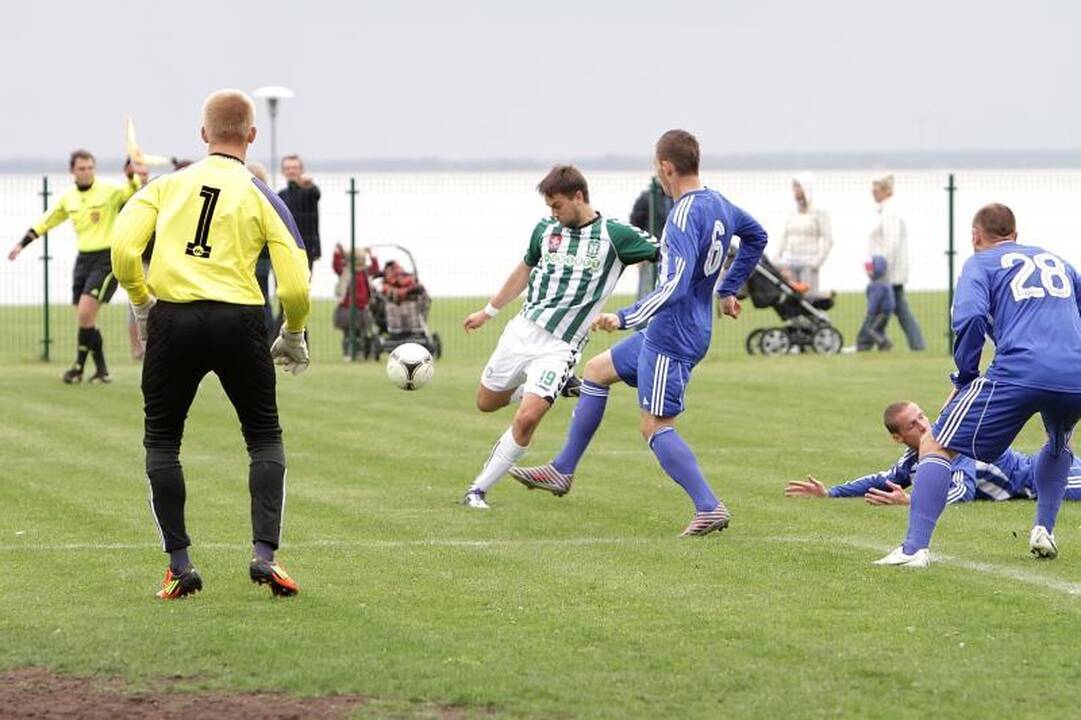 Renginių maratoną Neringoje pratęsė tarptautinis futbolas