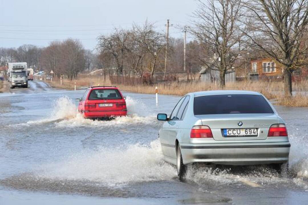 Potvynis pamaryje: vanduo kyla, bet netikėtumų nesitikima (papildyta)