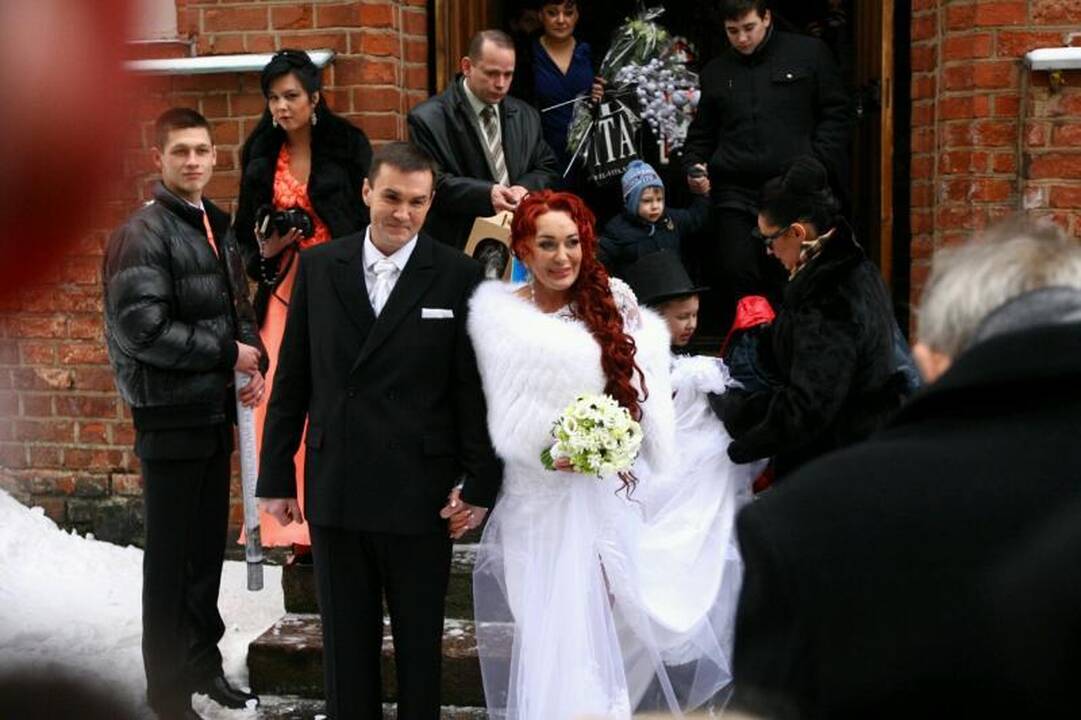 Ištekėjusiai Dž. Butkutei palinkėjo susilaukti 12 vaikų