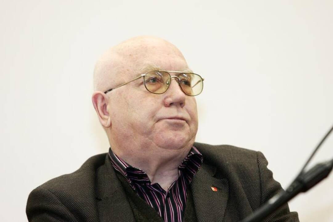 B.Brazdžionio premiją siūloma skirti rašytojui P.Palilioniui