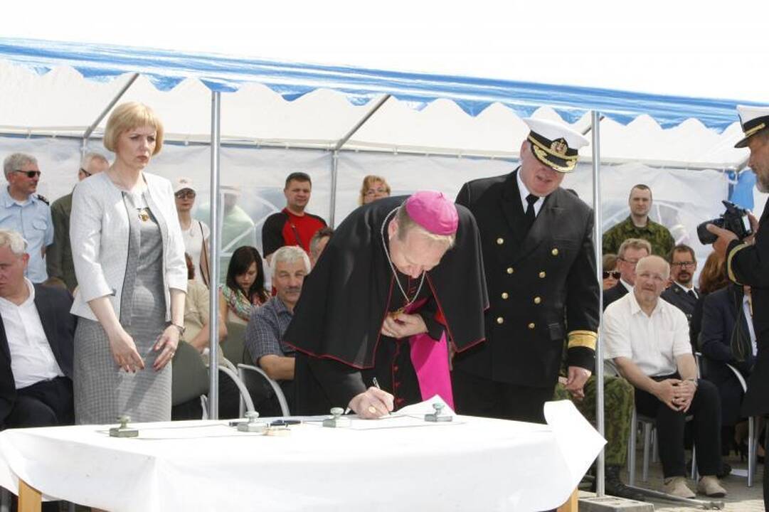 Uostamiestyje krikštynų ceremonija: moterys šventino laivus 