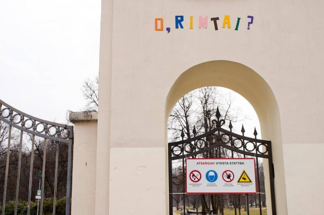 Sereikiškių parke - tinklų tiesimo darbai, archeologiniai kasinėjimai