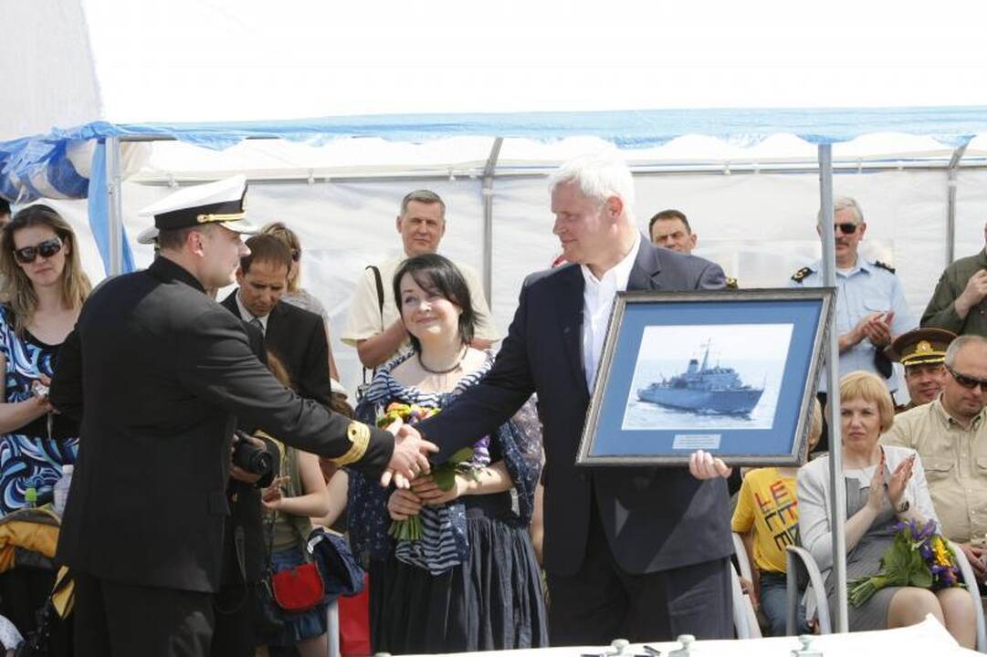 Uostamiestyje krikštynų ceremonija: moterys šventino laivus 