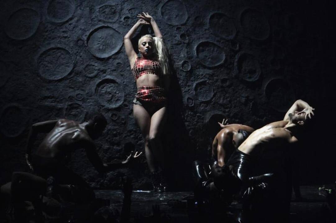 Lady Gaga vėl dominavo per MTV Europos muzikos apdovanojimus