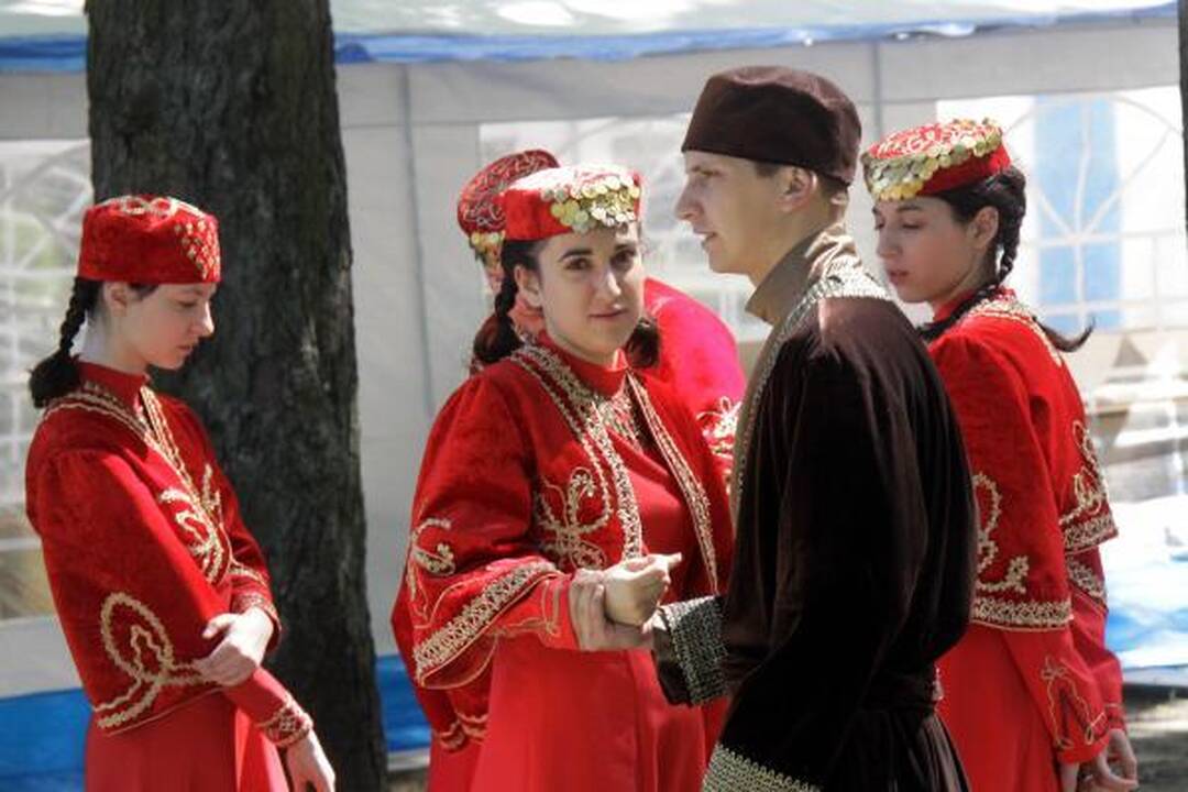 Tautų šventėje įdomiausi – japonai, artimiausi – lenkai?