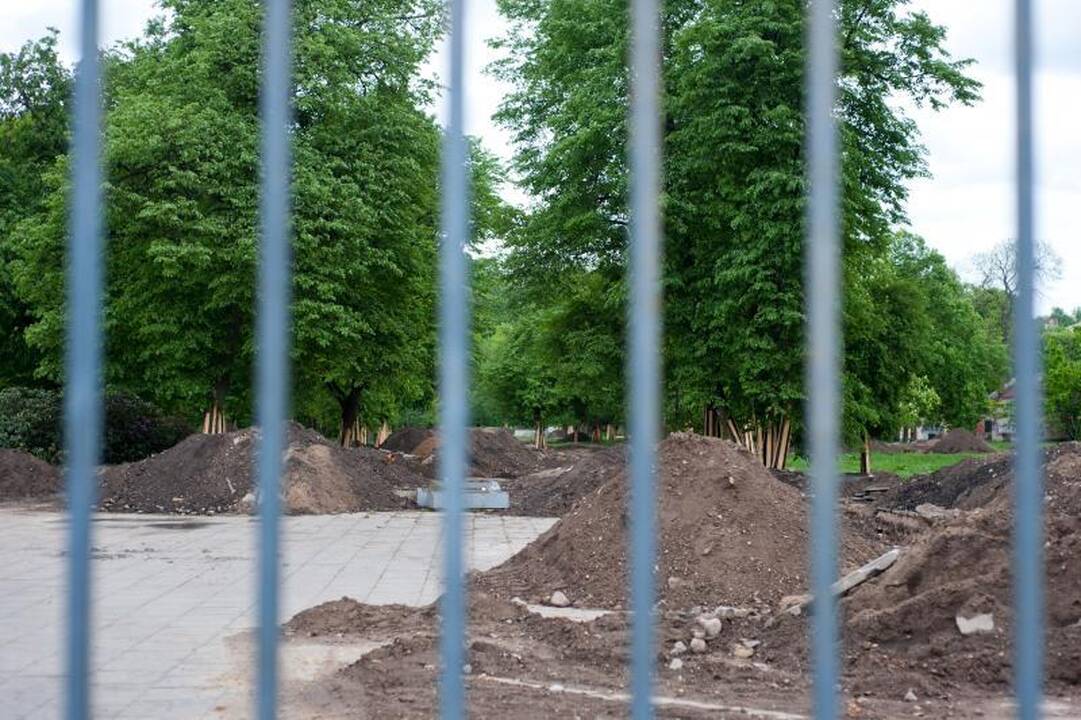 Sereikiškių parke - tinklų tiesimo darbai, archeologiniai kasinėjimai