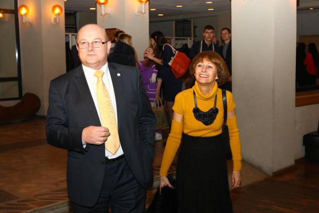 „Lietuvos ponia 2012“ tituluota žavi keturių vaikų mama