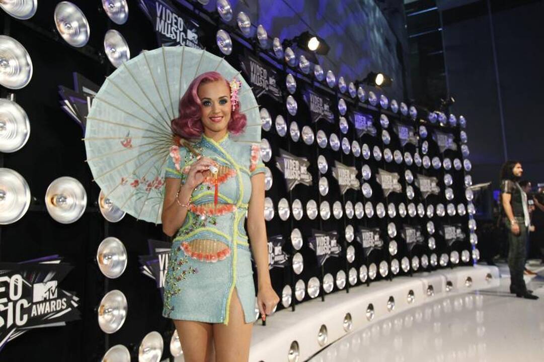 Po 14 mėnesių santuokos skiriasi Russellas Brandas ir Katy Perry