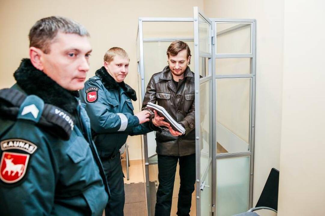 Dainininko T.Lukoševičiaus motina teisme gėdijo nukentėjusius žmones