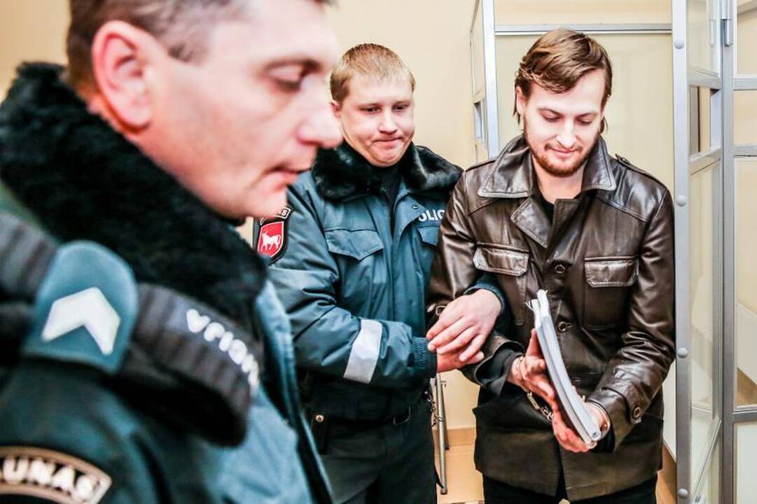 Dainininko T.Lukoševičiaus motina teisme gėdijo nukentėjusius žmones
