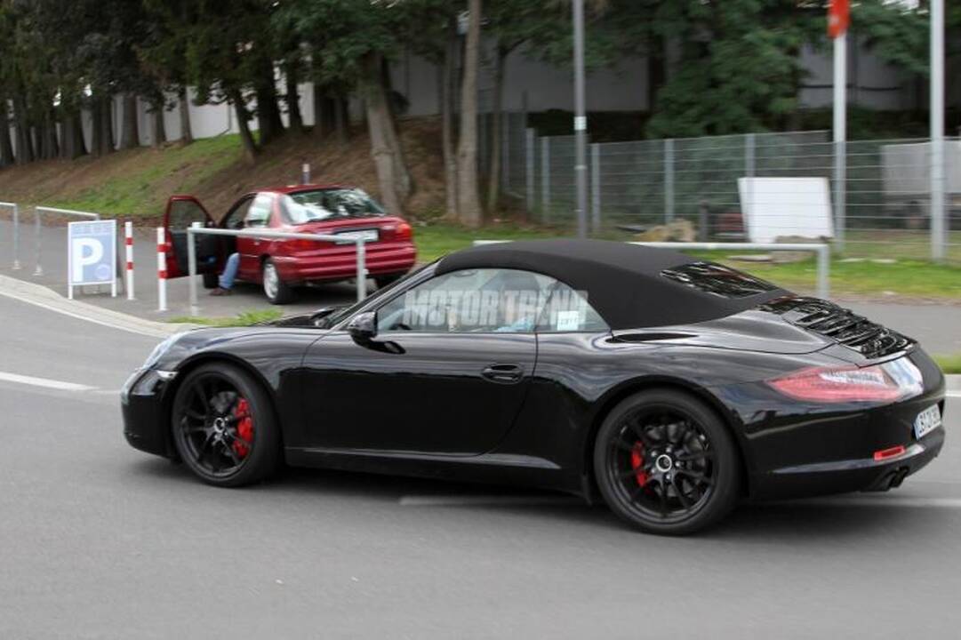 Fotošūvis: pusiau kieto stogo „Porsche 991 Carrera“