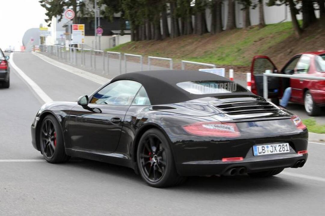 Fotošūvis: pusiau kieto stogo „Porsche 991 Carrera“