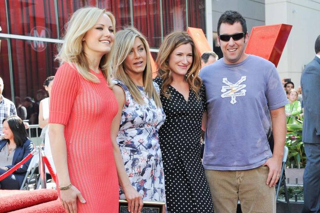 Jennifer Aniston įrašė savo vardą žvaigždėje Holivudo šlovės alėjoje