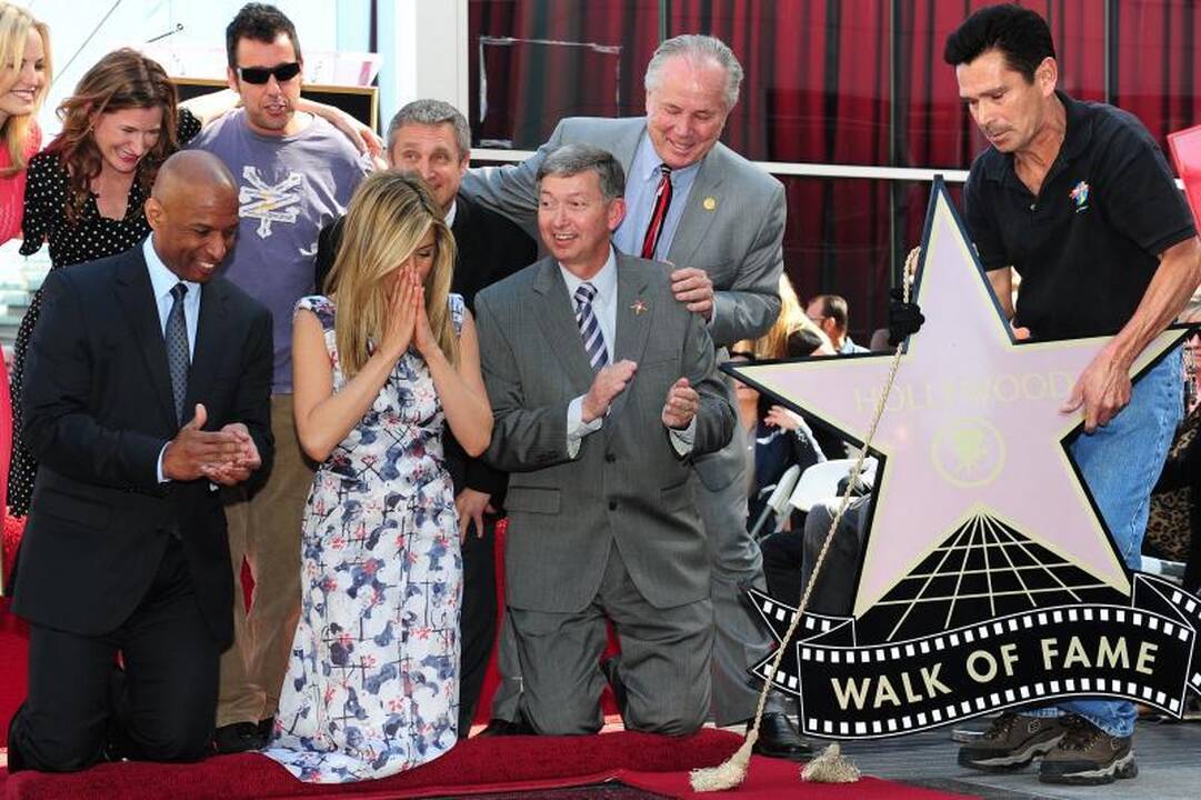 Jennifer Aniston įrašė savo vardą žvaigždėje Holivudo šlovės alėjoje