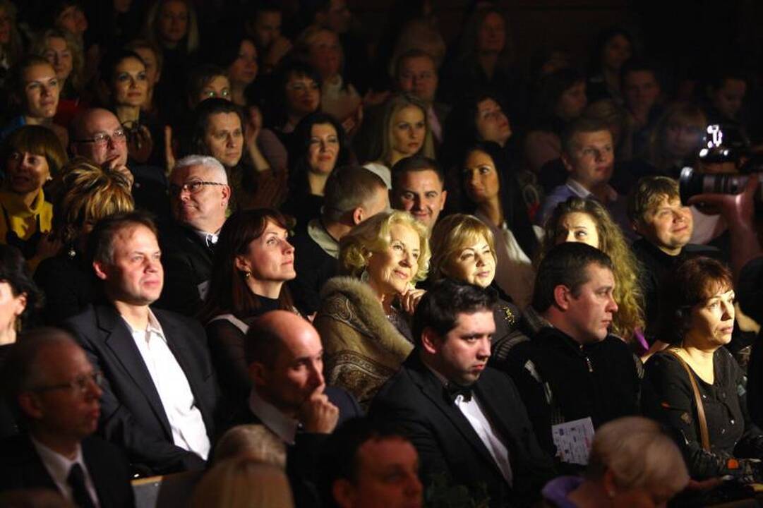 „Lietuvos ponia 2012“ tituluota žavi keturių vaikų mama