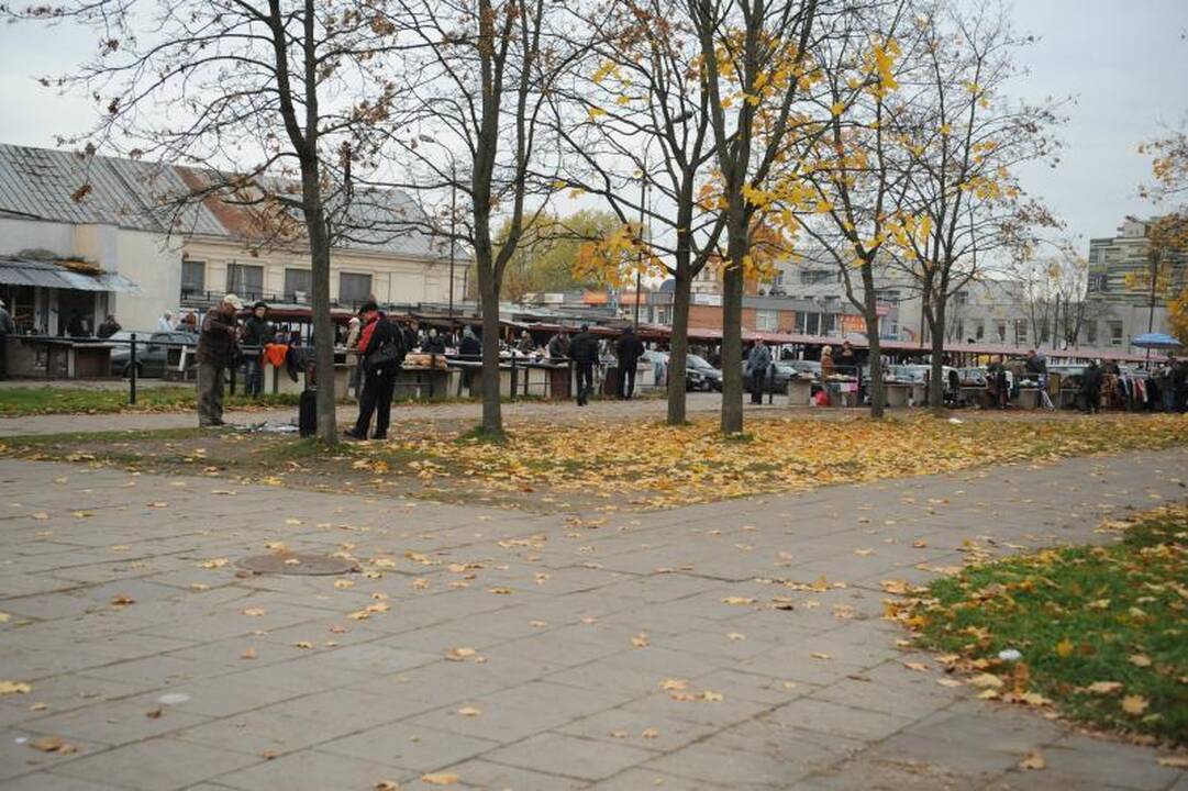 Ar už Kalvarijų turgaus tvoros prekiaujama legaliai?