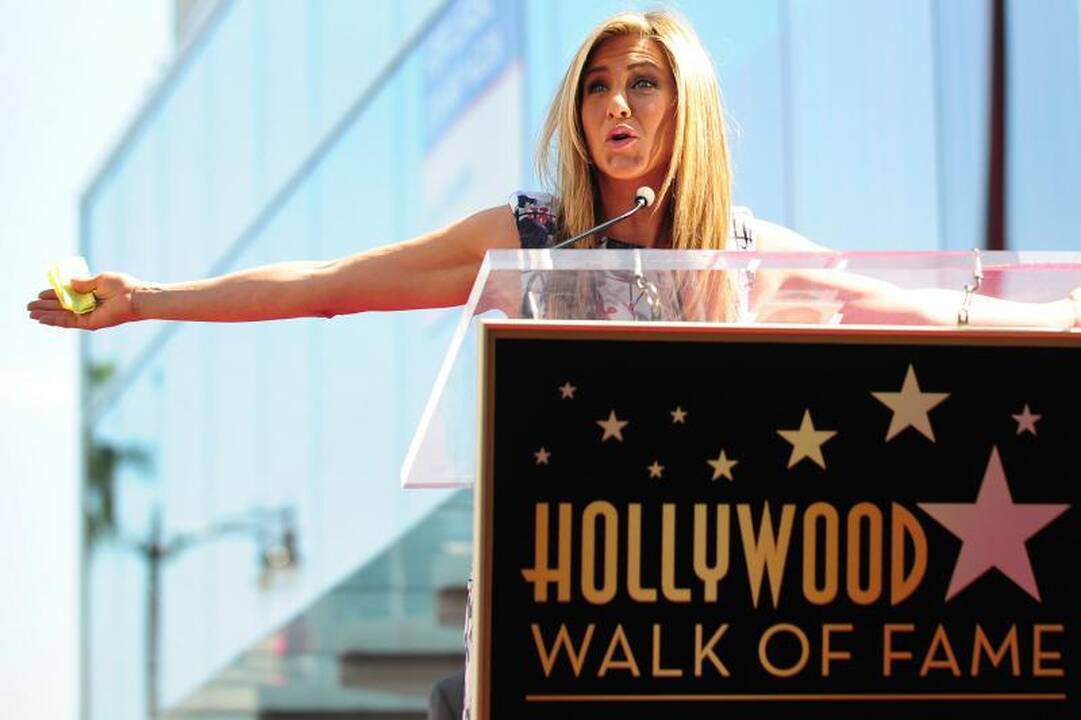 Jennifer Aniston įrašė savo vardą žvaigždėje Holivudo šlovės alėjoje