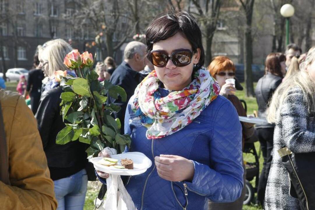 Klaipėdos menininkai mamoms surengė viešą puotą (foto)