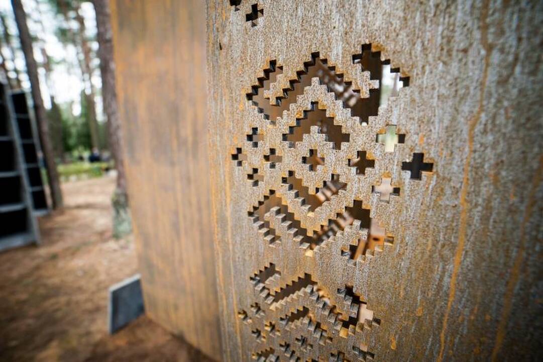 Kolumbariumai Petrašiūnų kapinėse: vieni šaiposi, kiti giriasi