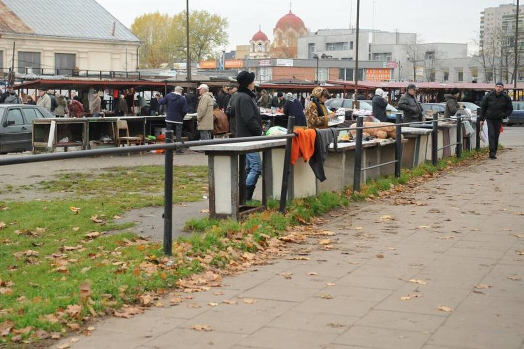 Ar už Kalvarijų turgaus tvoros prekiaujama legaliai?