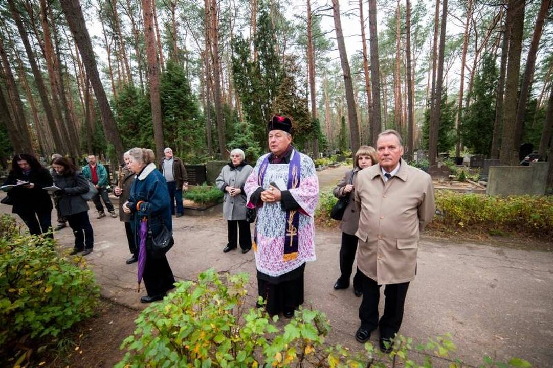 Kolumbariumai Petrašiūnų kapinėse: vieni šaiposi, kiti giriasi