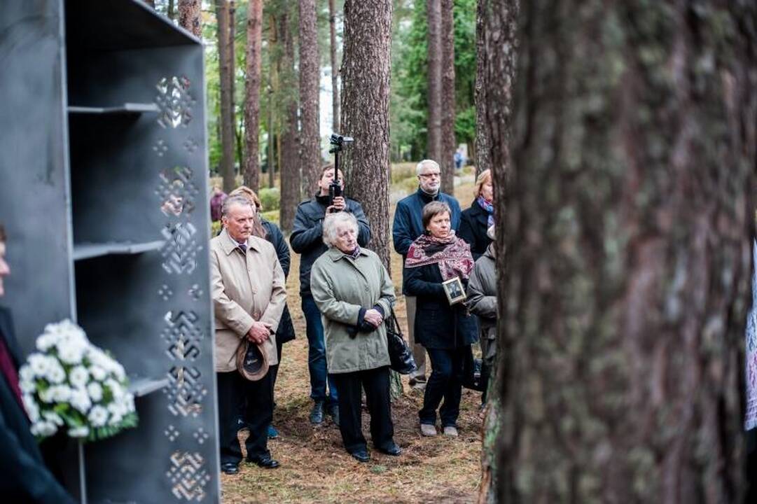 Kolumbariumai Petrašiūnų kapinėse: vieni šaiposi, kiti giriasi