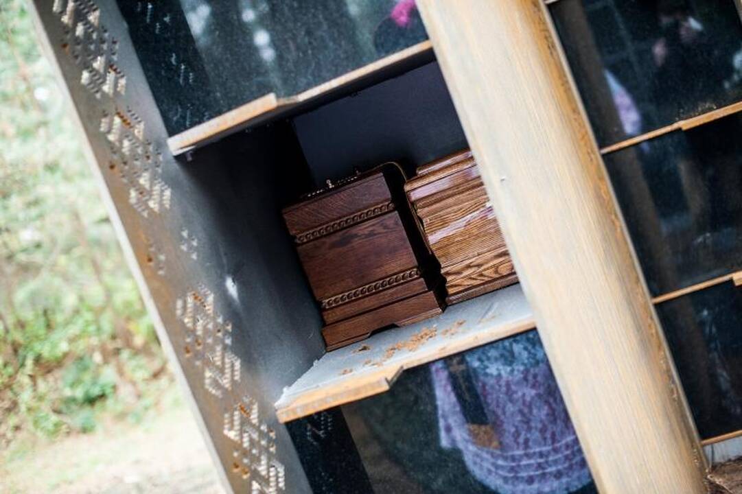 Kolumbariumai Petrašiūnų kapinėse: vieni šaiposi, kiti giriasi
