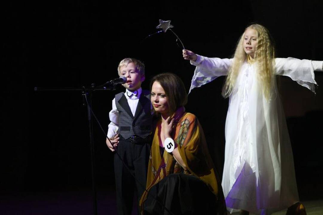 „Lietuvos ponia 2012“ tituluota žavi keturių vaikų mama