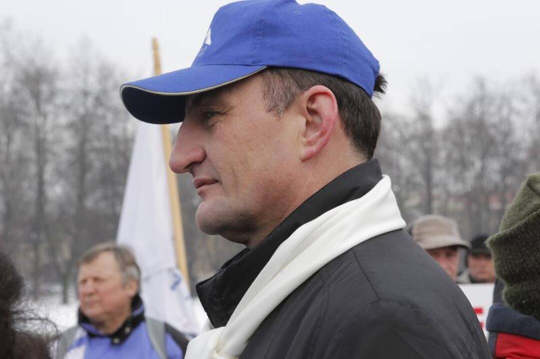 Prie Vilniaus teismo – Darbo partijos rėmėjų protestas (papildyta)