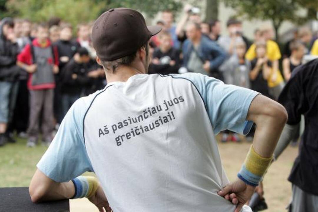 Vilniaus šokliai atverė naują "parkūro" aikštelę