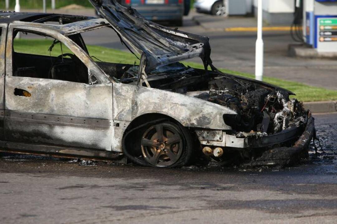 Savanorių pr. degalinėje supleškėjo „Renault Safrane“