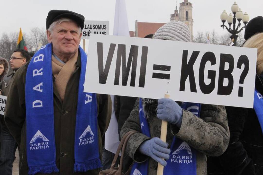 Prie Vilniaus teismo – Darbo partijos rėmėjų protestas (papildyta)