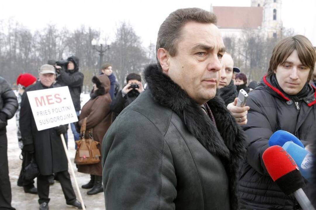 Prie Vilniaus teismo – Darbo partijos rėmėjų protestas (papildyta)