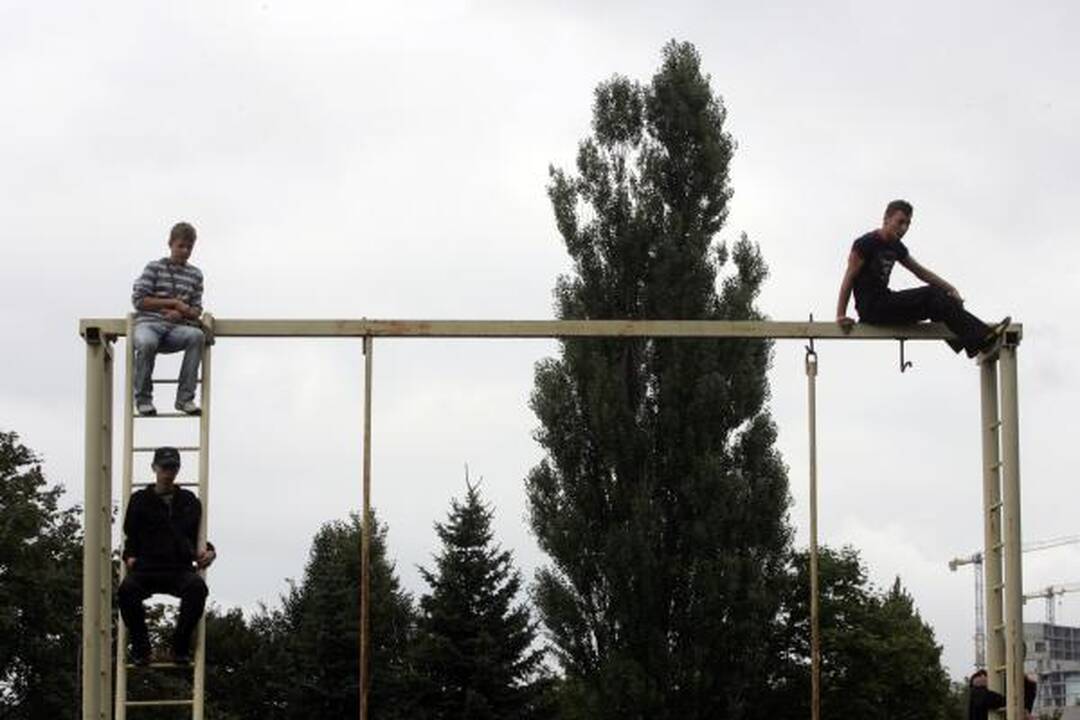 Vilniaus šokliai atverė naują "parkūro" aikštelę