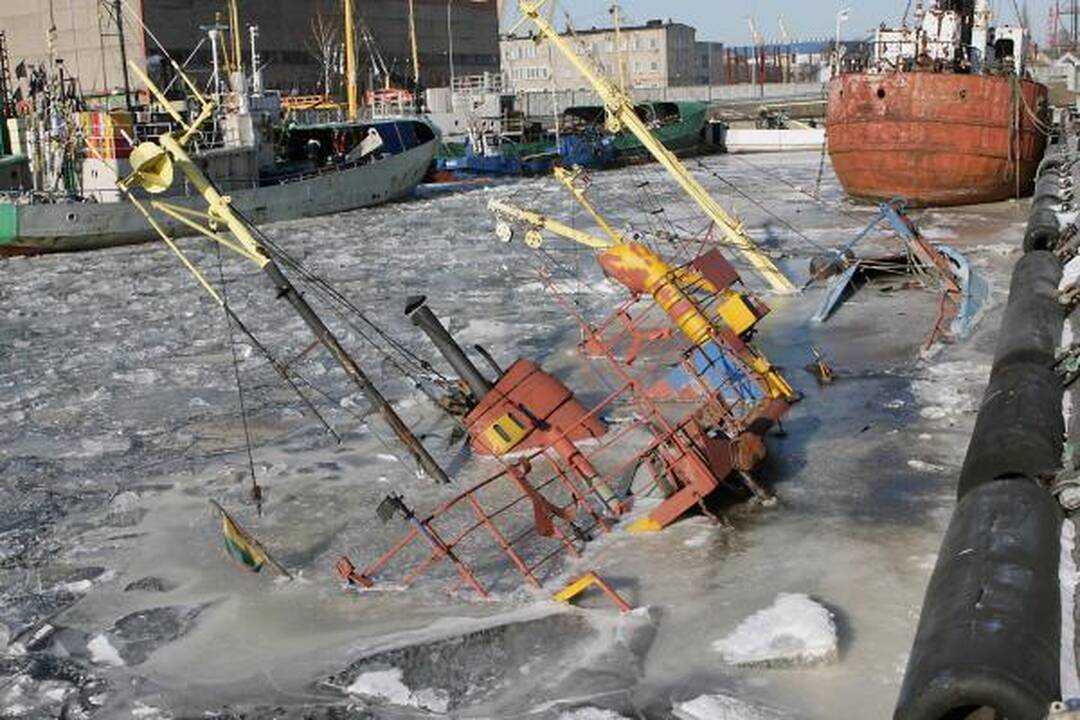 Žvejų uostelyje nuskendo laivas