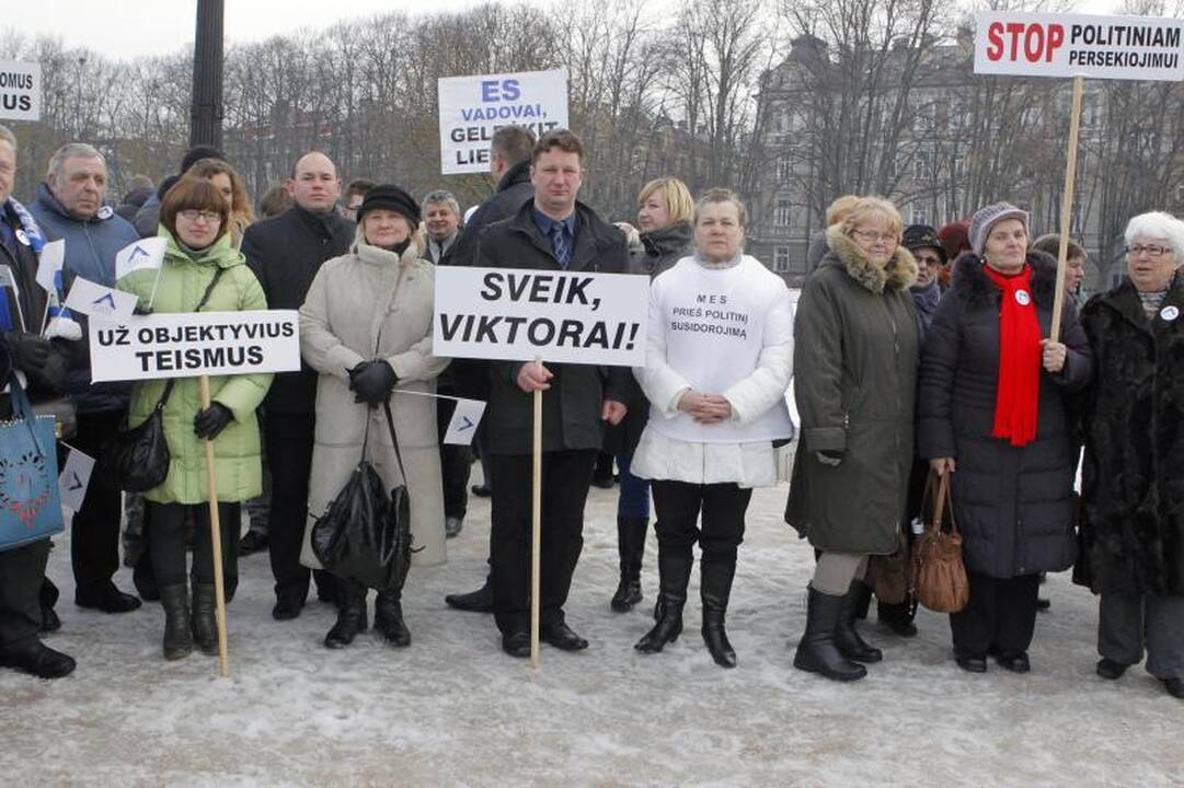 Prie Vilniaus teismo – Darbo partijos rėmėjų protestas (papildyta)