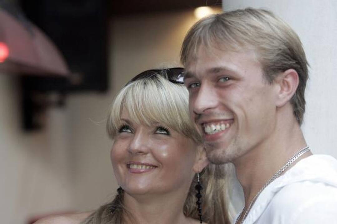LNK pristatė aistringą "Kviečiu šokti" komandą