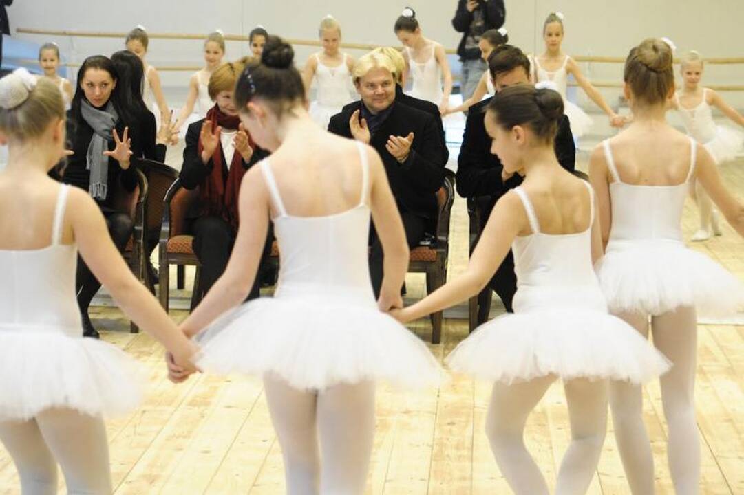 Baleto žvaigždė A.Liepa užsuko į N.Juškos mokyklą