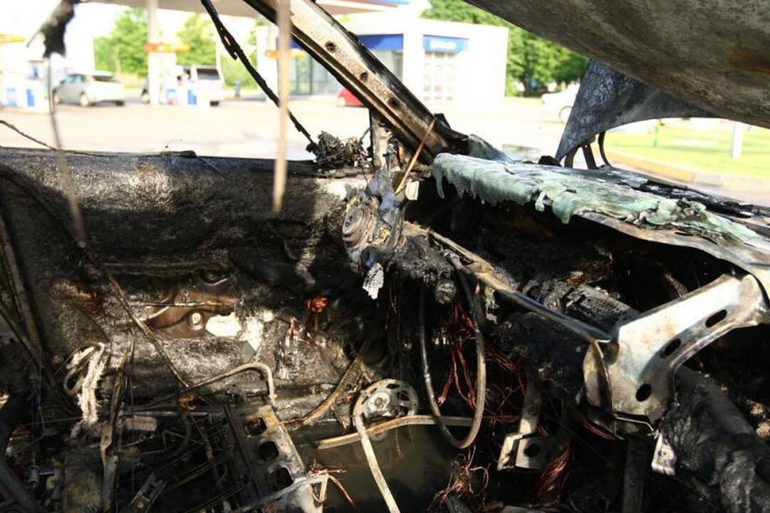 Savanorių pr. degalinėje supleškėjo „Renault Safrane“